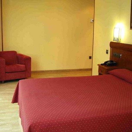 Longoria Avenida Hotell El Berron Rum bild