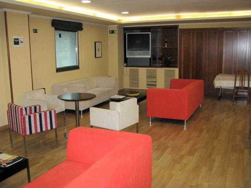 Longoria Avenida Hotell El Berron Exteriör bild