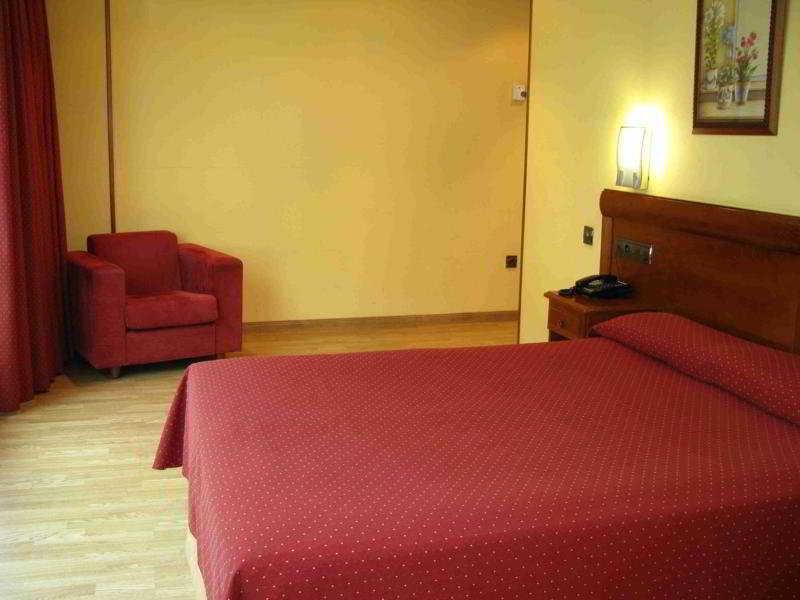 Longoria Avenida Hotell El Berron Rum bild