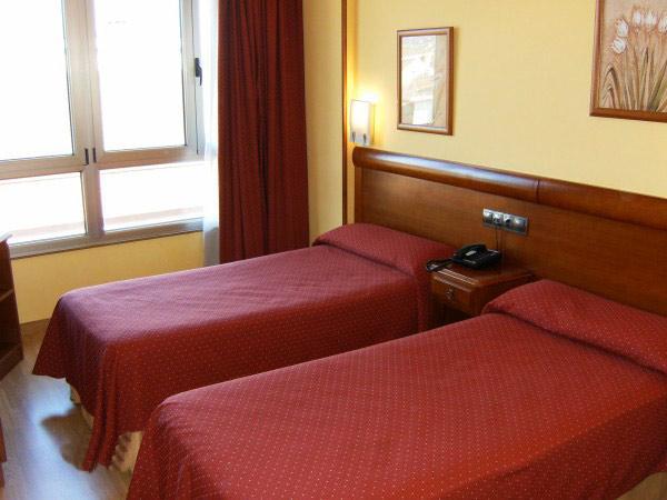Longoria Avenida Hotell El Berron Rum bild