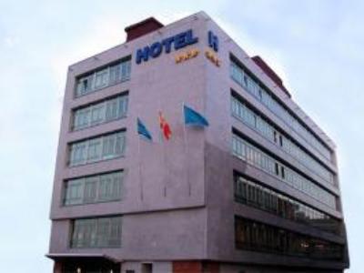 Longoria Avenida Hotell El Berron Exteriör bild